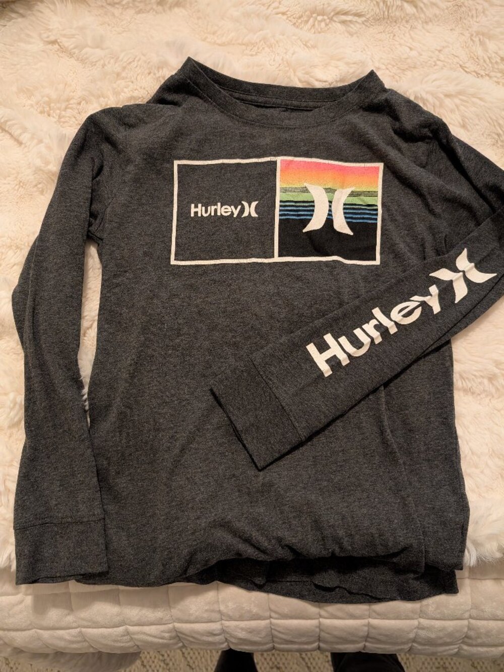 Hurley Boys Long Sleeve Graphic Tee – Size L/G (12–13Y)